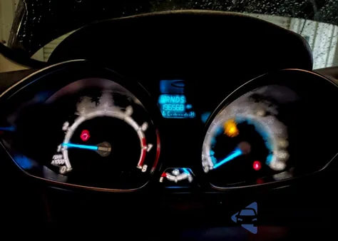 2014 Ford Fiesta Se z USA, uszkodzony, nr VIN 3FADP4BJ2EM102226